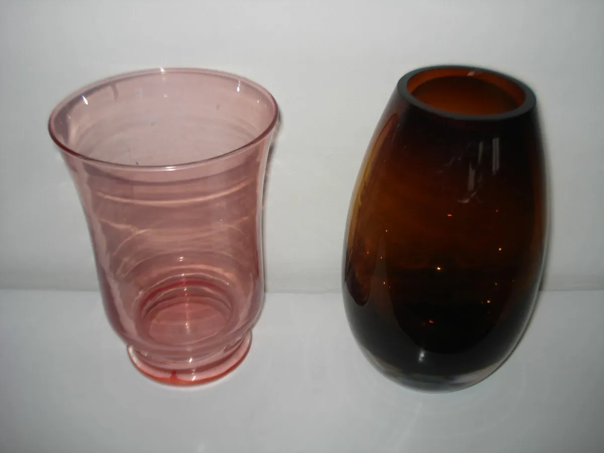 6 ASSORTED GLASS VASES. - Image 4