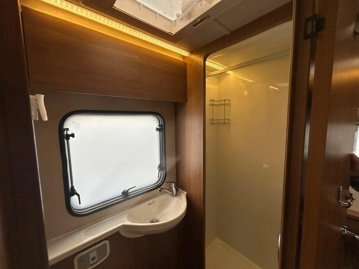 Auto-Trail Tribute T-720 - 6 Berth - End Lounge - Image 2