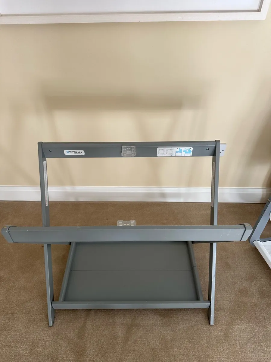 Uppa baby bassinet stand - Image 1