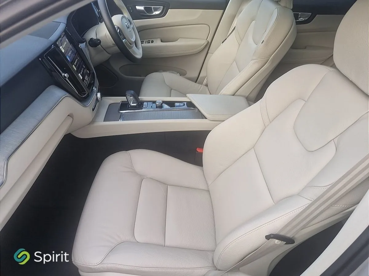 Volvo XC60 T6  plug In Hybrid  Awd  Core (bright - Image 4