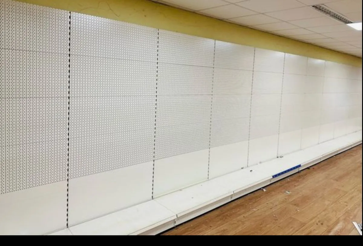 10 METRE / 30ft SHOP PEGBOARD DISPLAY UNIT - Image 1