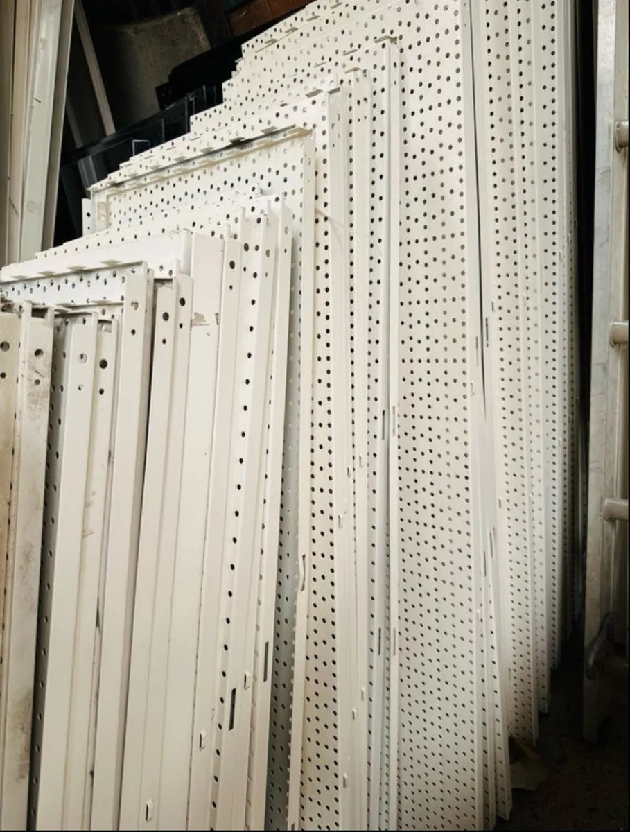 10 METRE / 30ft SHOP PEGBOARD DISPLAY UNIT - Image 4