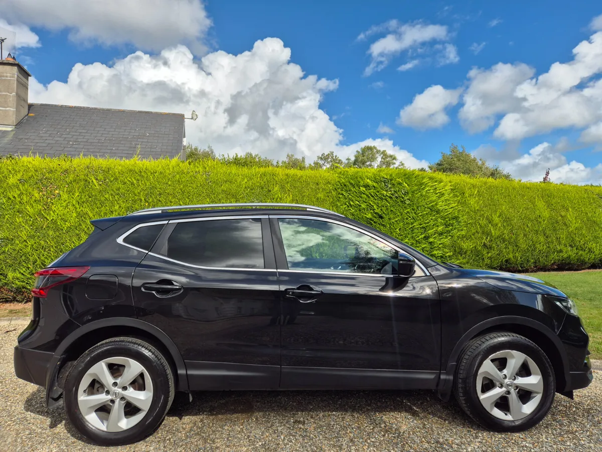 182'NISSAN QASHQAI 1.5 DCI - High spec - Image 3