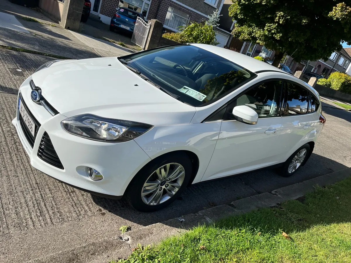 Ford Focus 2014 Ecoboost Titanium Navigator - Image 2