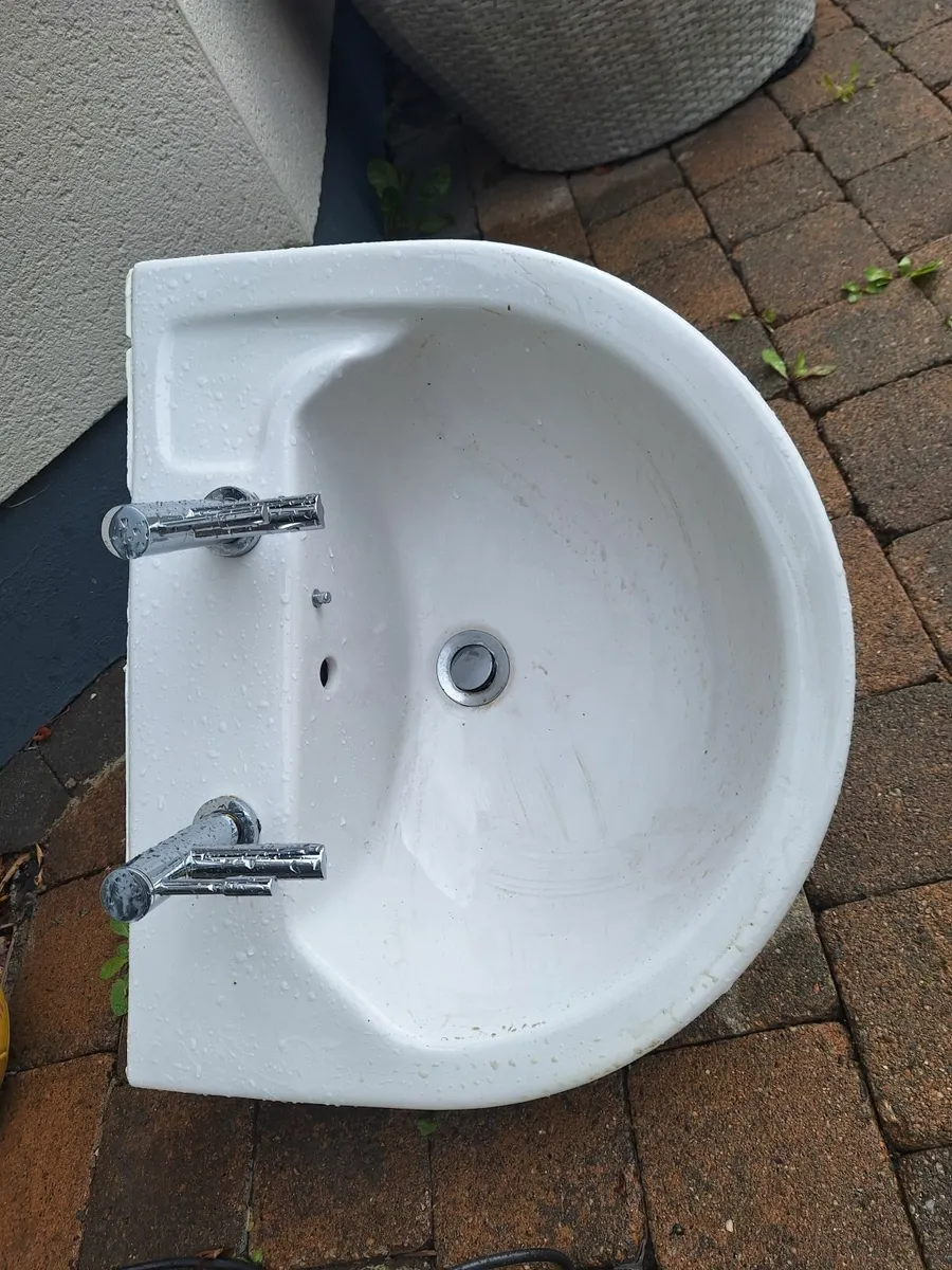 Hand sink