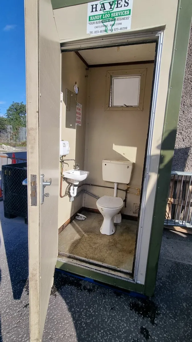 Toilet / portable cabin - Image 1