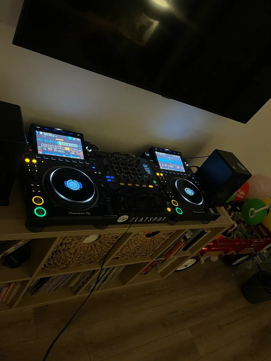 Pioneer CDJ 3000 x 2 - Image 2