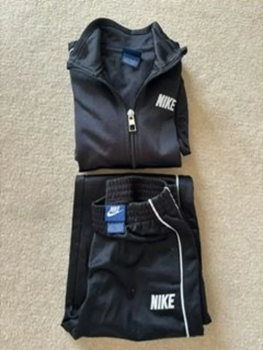 Nike Boys Black Tracksuit age 7-8