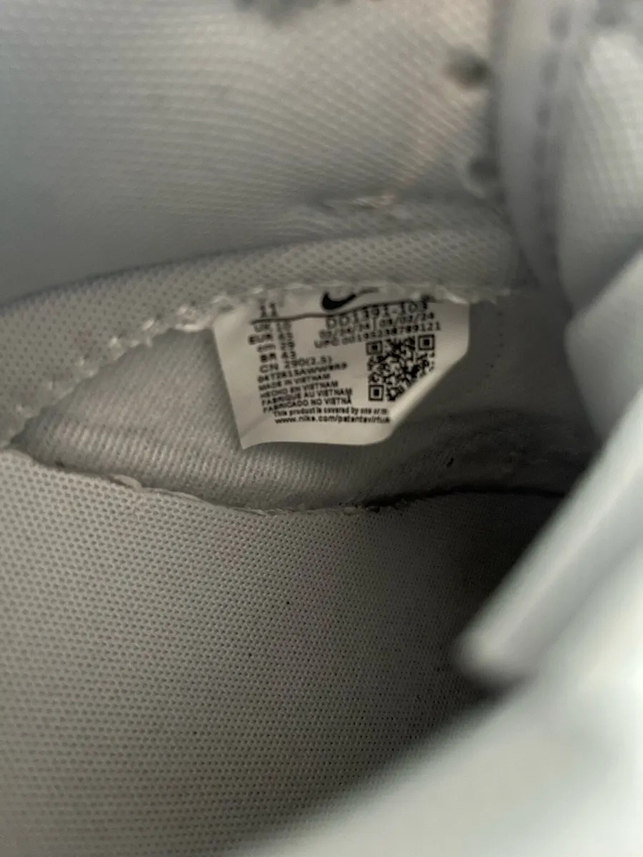 Grey Nike dunks - Image 2