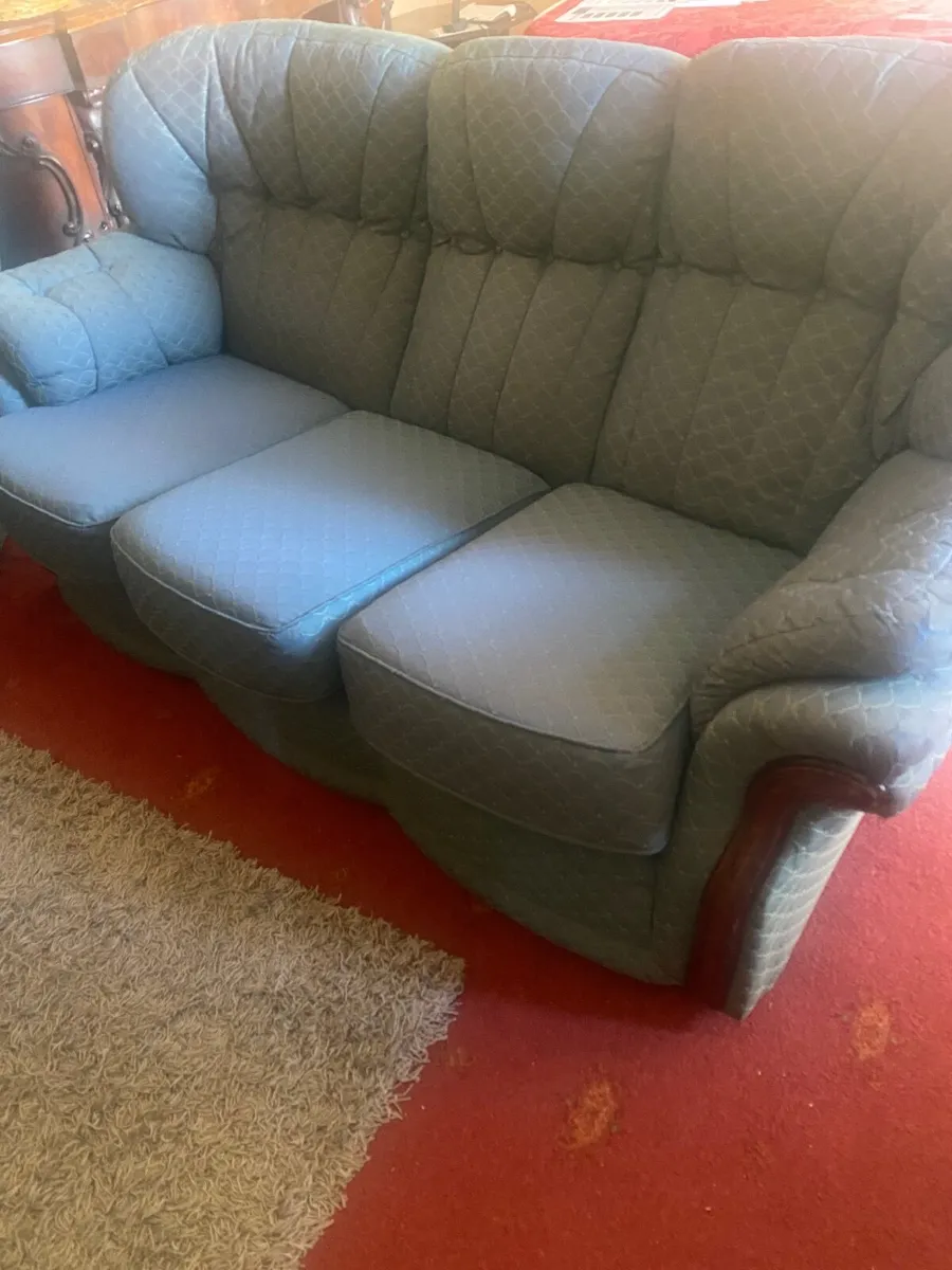 Three piece suite - Image 4