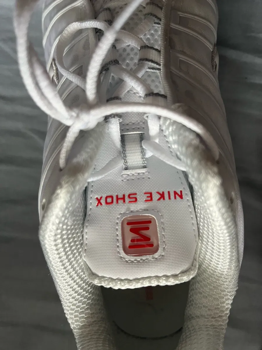 White Nike shox - Image 4