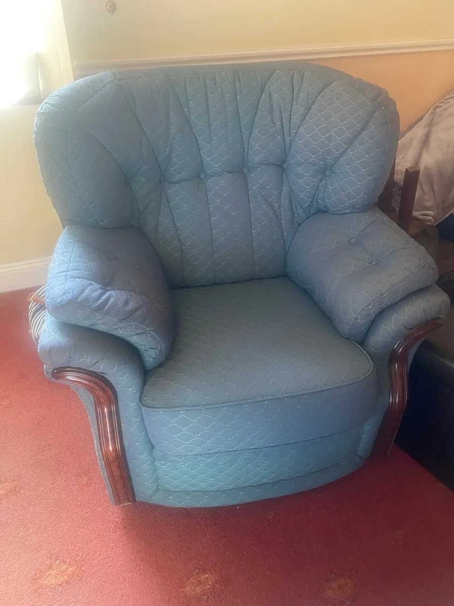 Three piece suite - Image 2