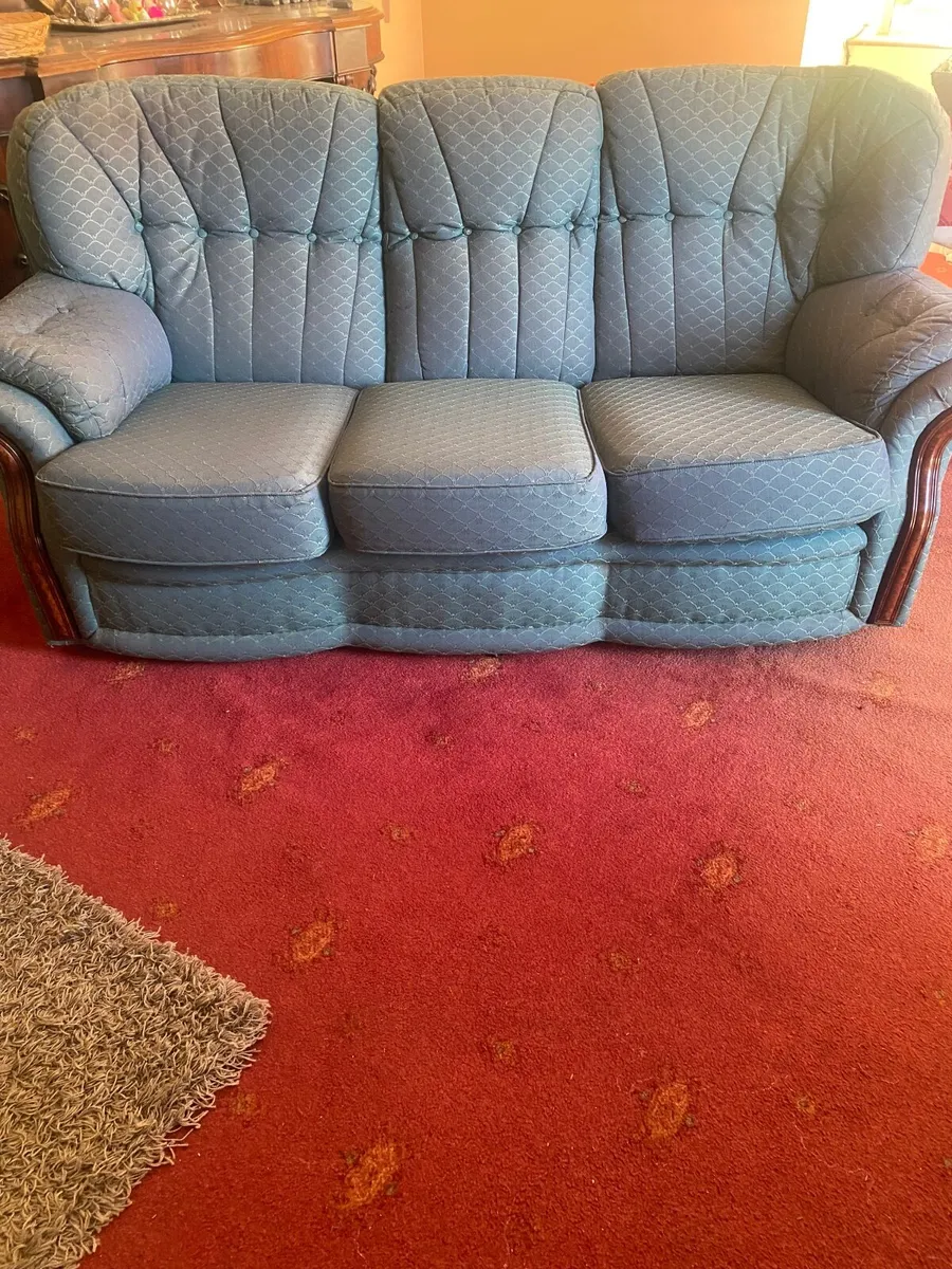 Three piece suite - Image 1