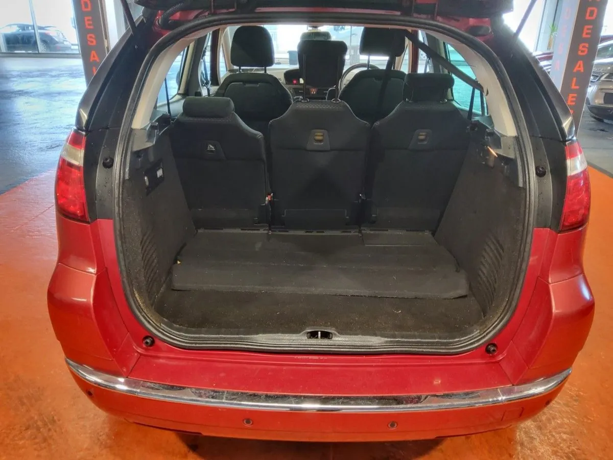 Citroen C4 C4 Hdi110 Platinum 4DR - Image 4