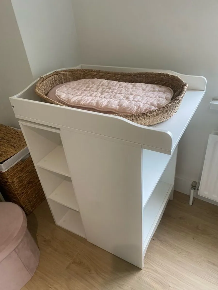 changing table - Image 4