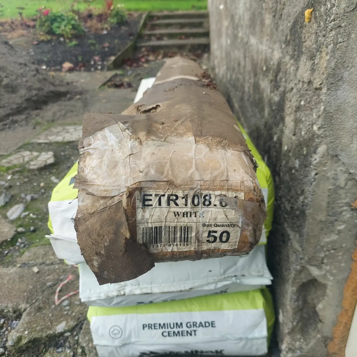 Box of 50mm edging for tiles - Image 1