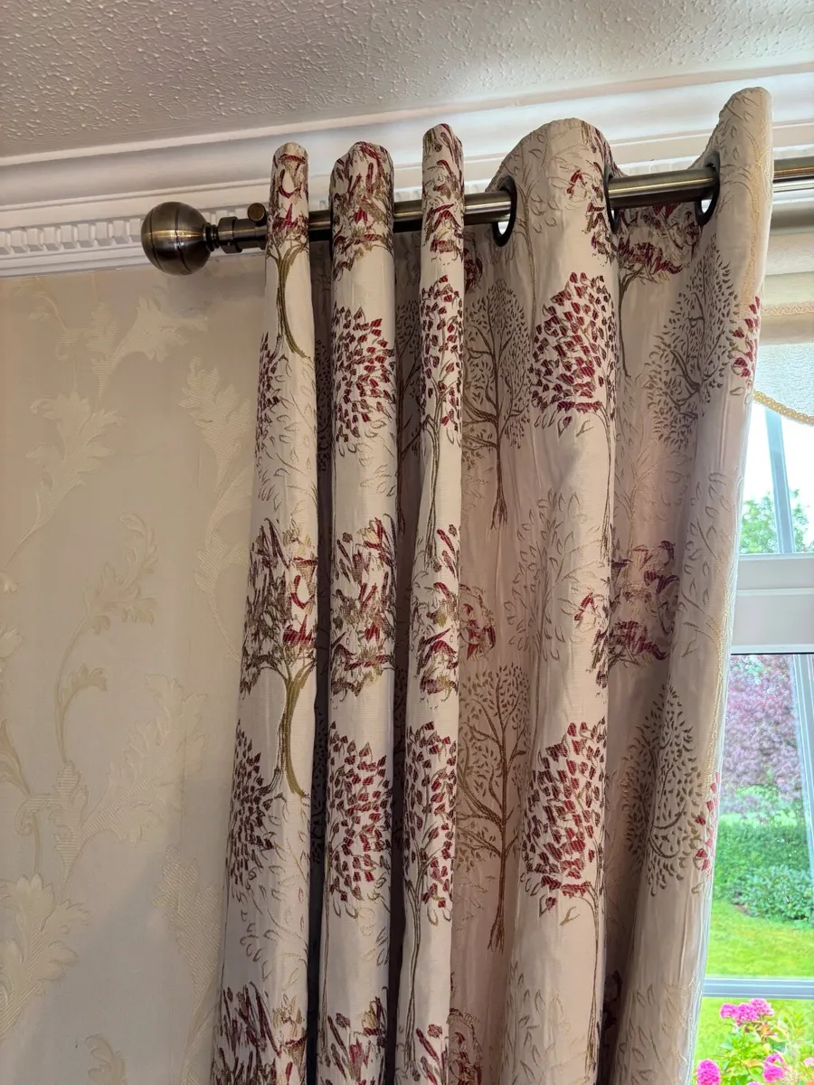 Curtains - Image 2