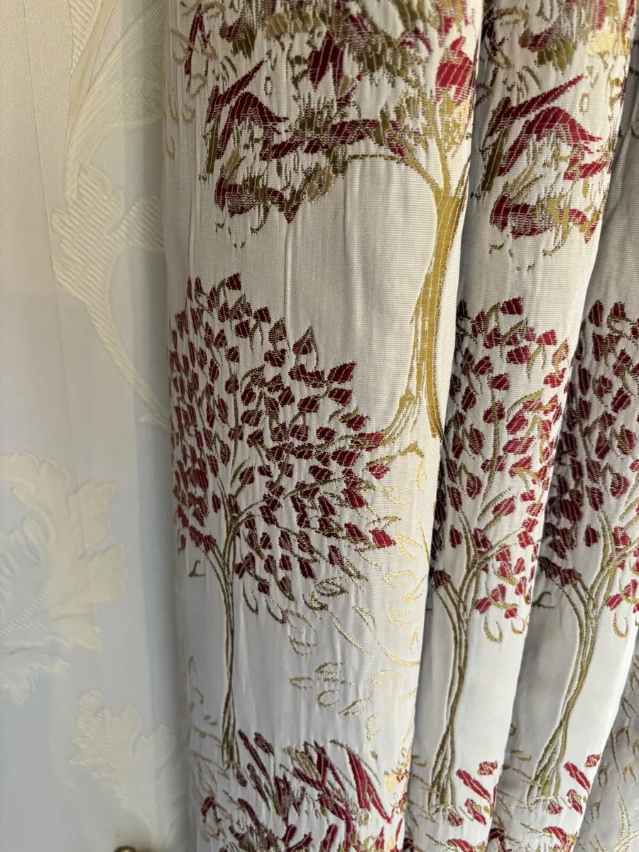 Curtains - Image 3