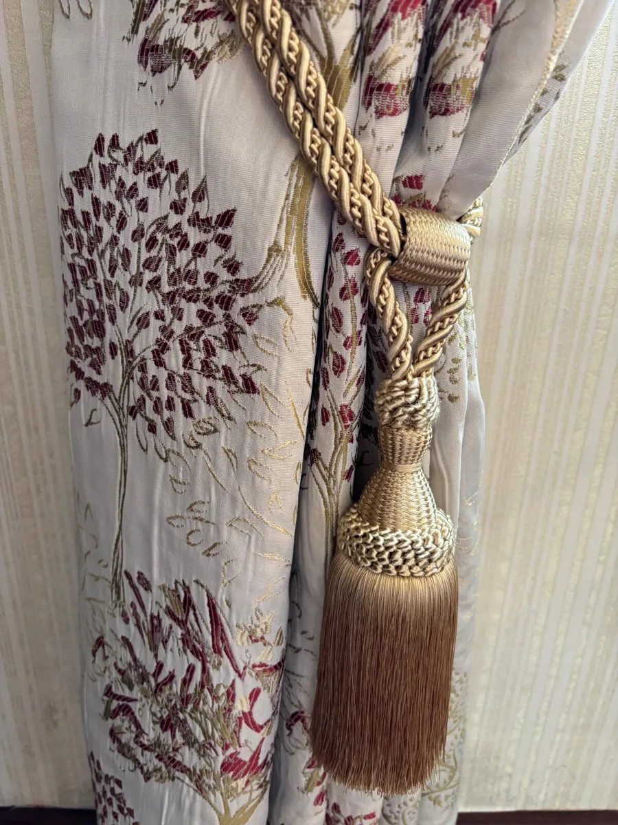 Curtains - Image 4
