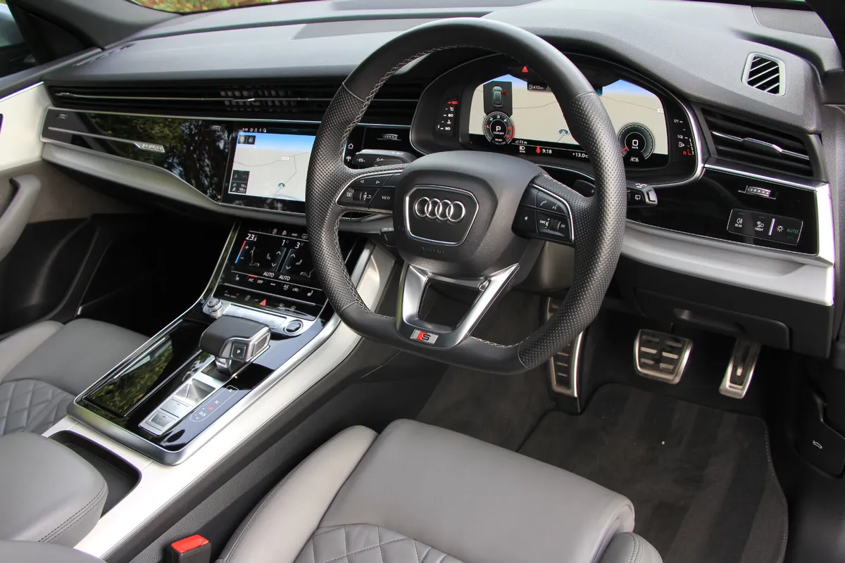 Q8 50 TDI 286HP Black Edition * Sunroof *1 owner - Image 3