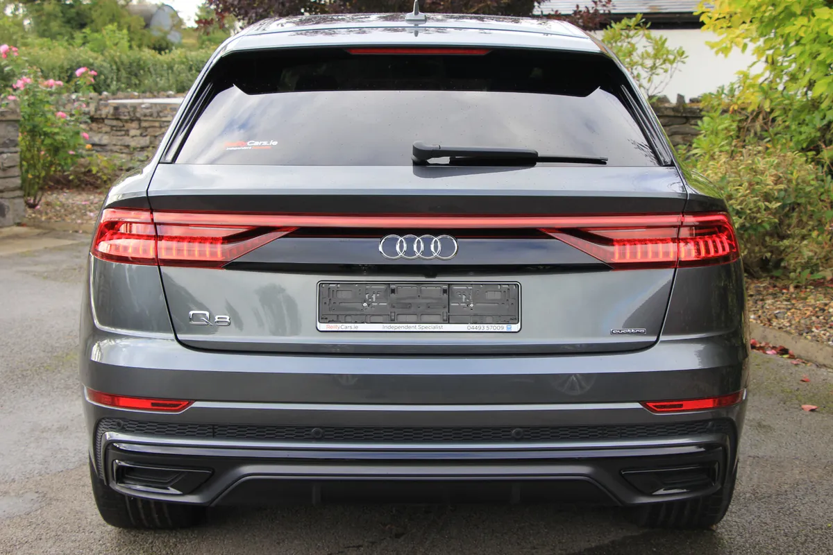 Q8 50 TDI 286HP Black Edition * Sunroof *1 owner - Image 4