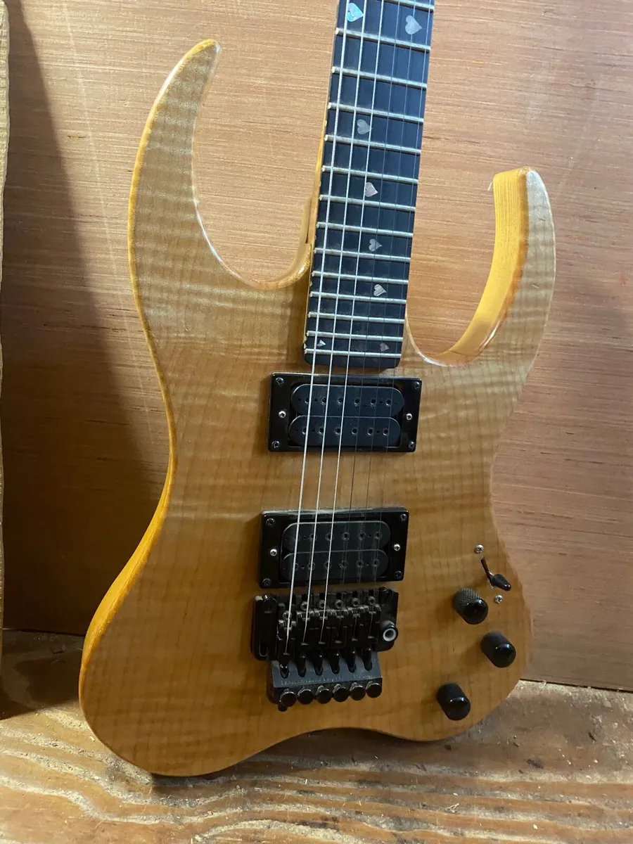 Electric guitar - Image 1