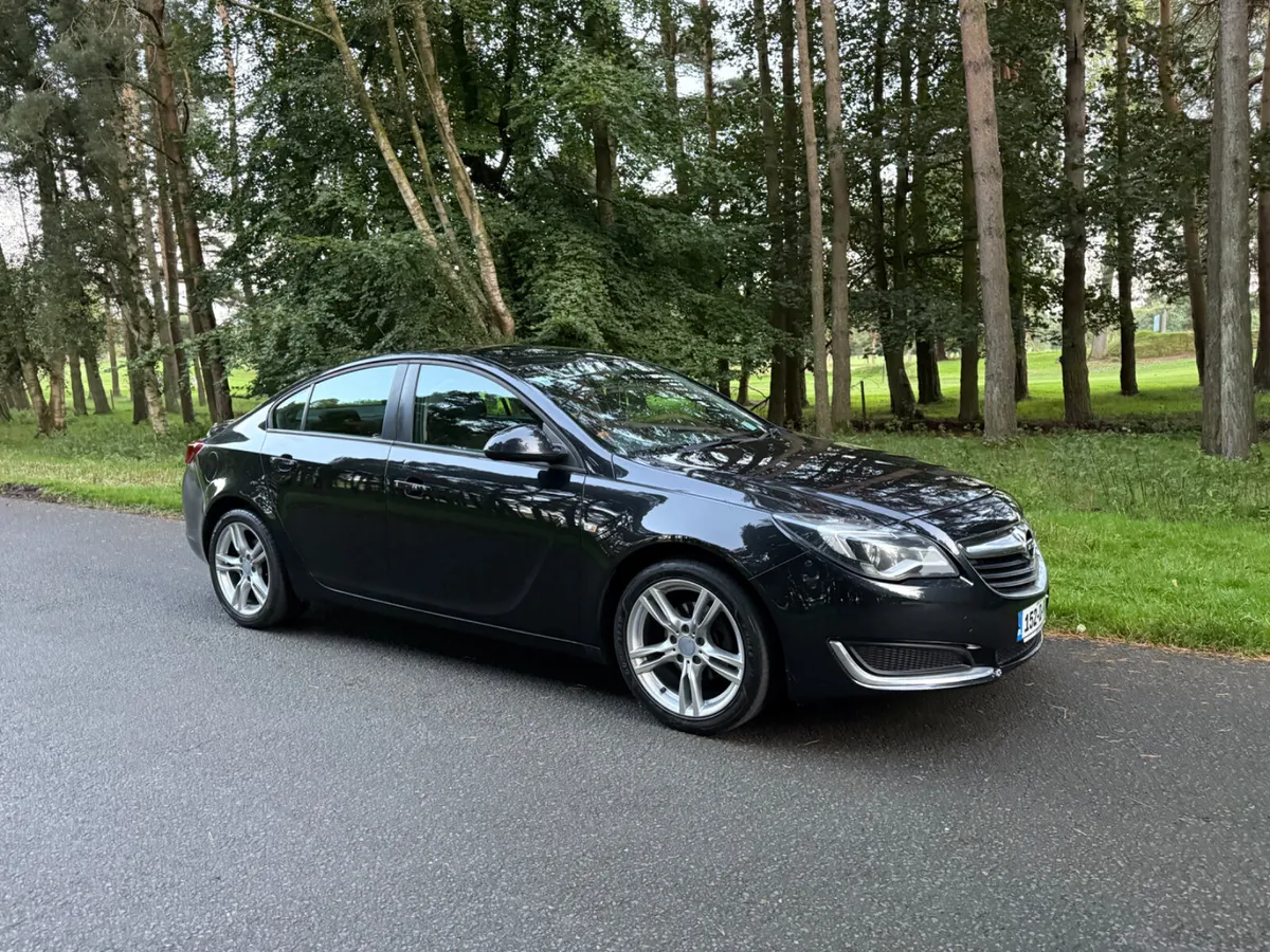 Opel Insignia 2015 Diesel - Image 1