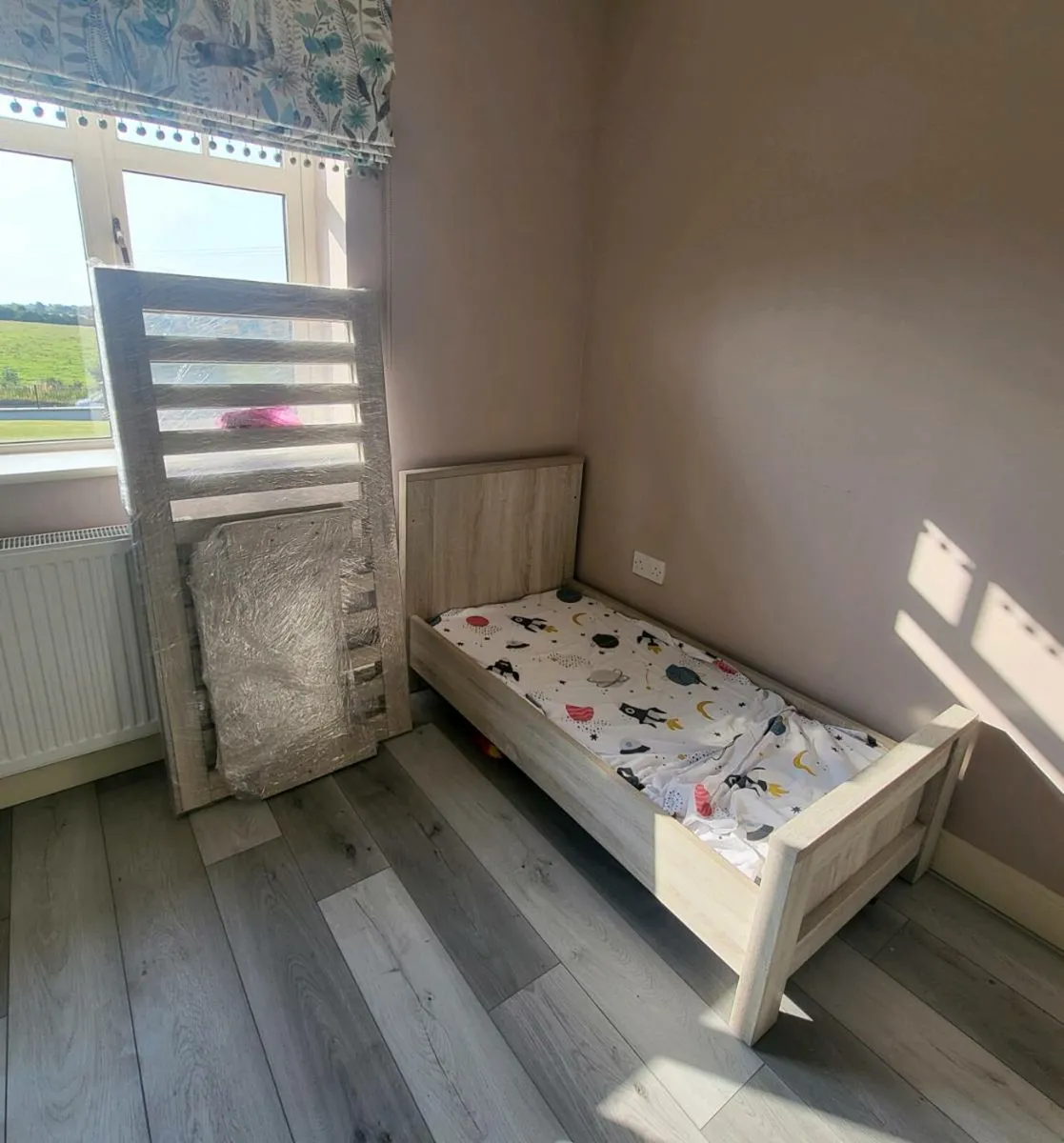 Child's cot / bed - Image 1