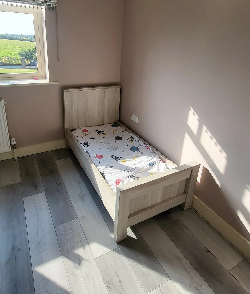 Child's cot / bed - Image 2