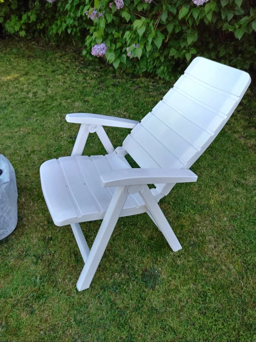 Garden Chair with Cushion and Storage Bag €60 - Image 1