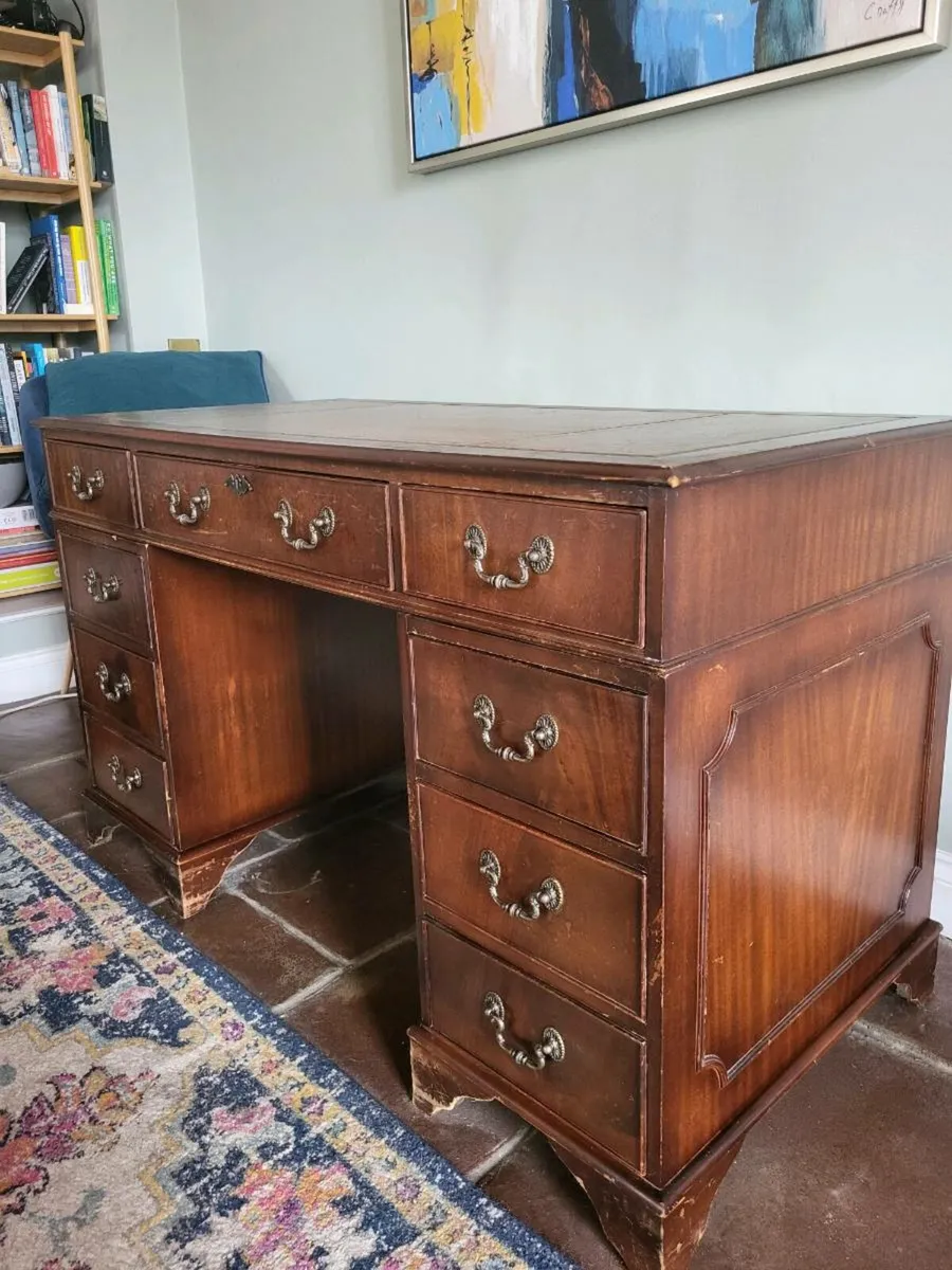 Antique desk - Image 1