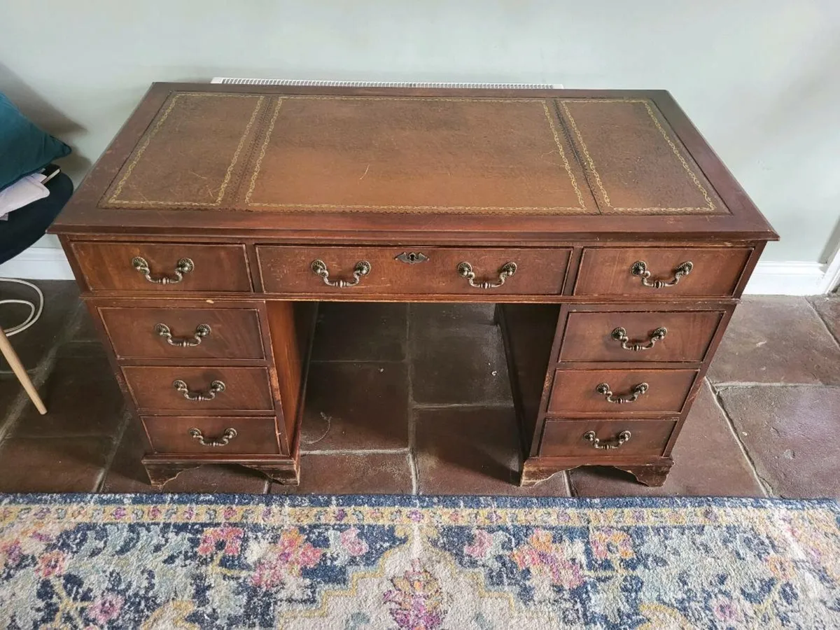 Antique desk - Image 2