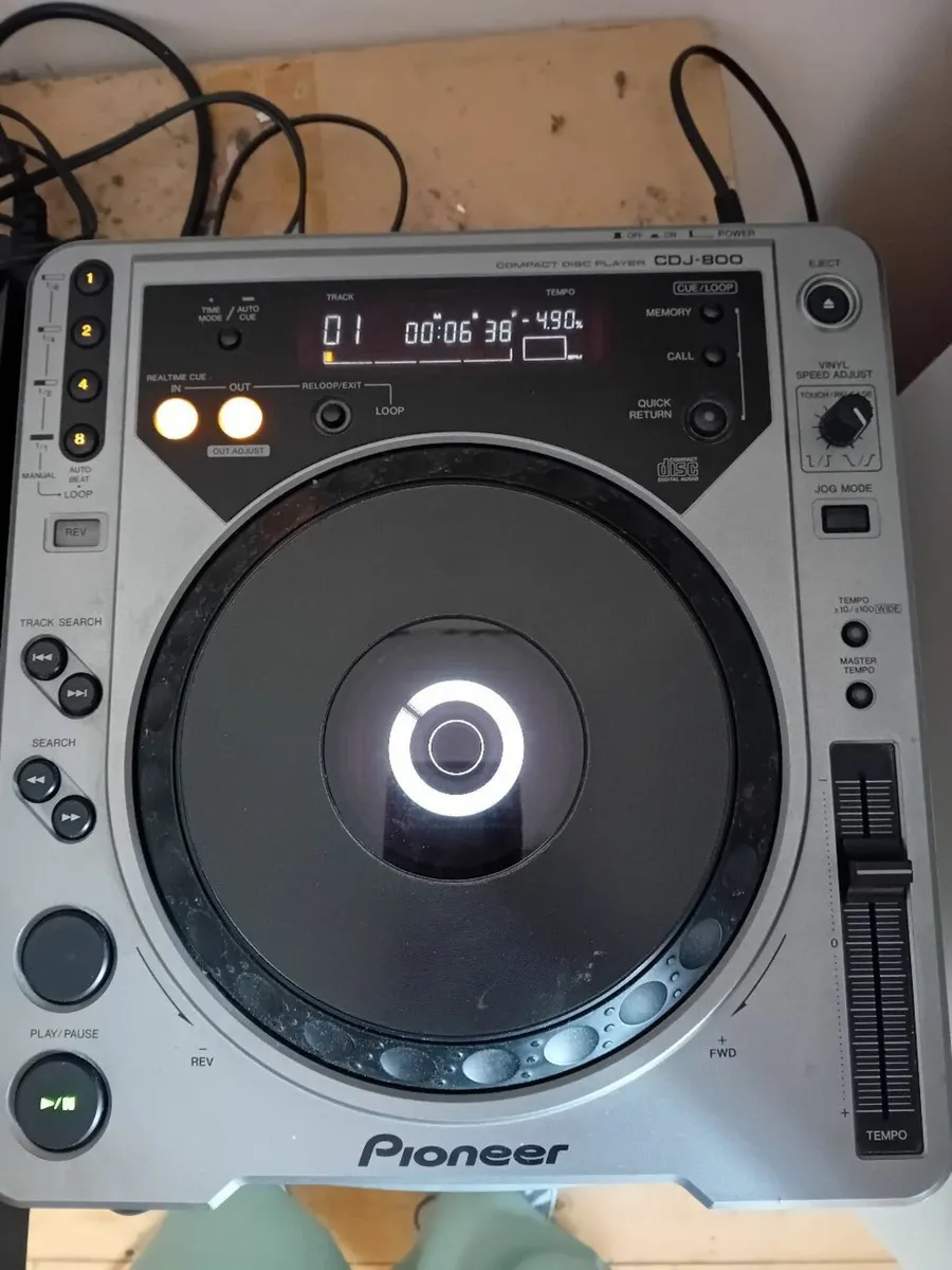 Pioneer CDJ 800 & Behringer Mixer - Image 2