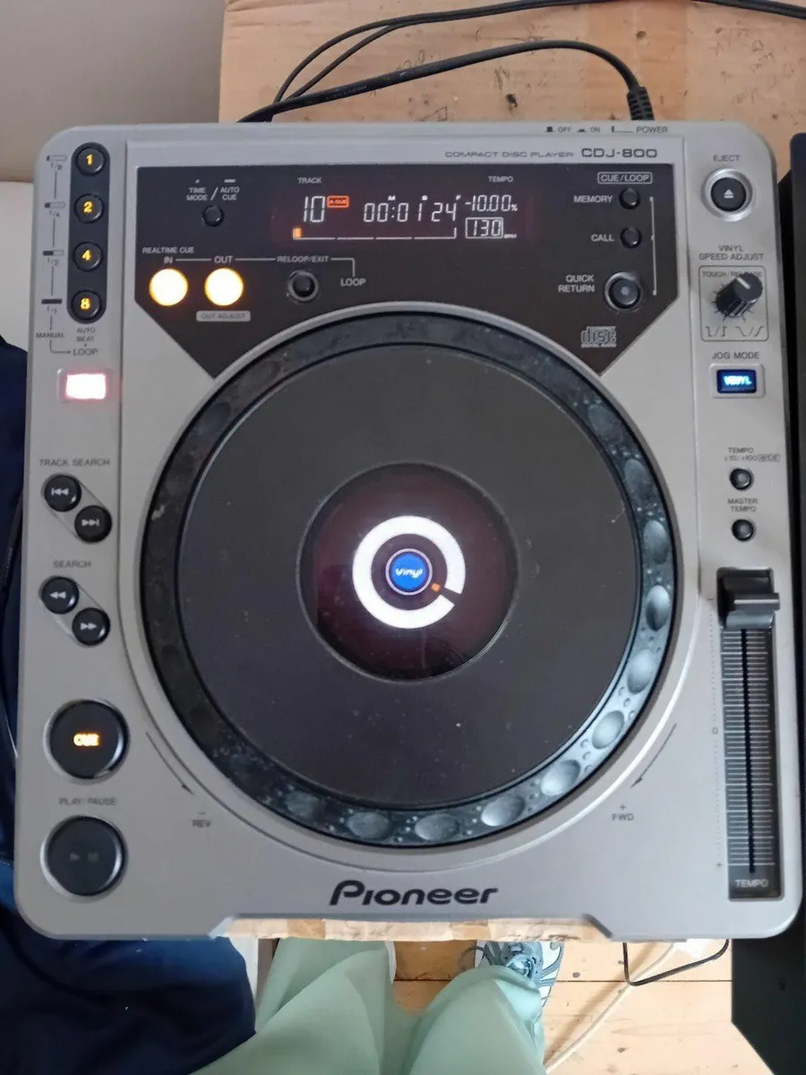 Pioneer CDJ 800 & Behringer Mixer - Image 3