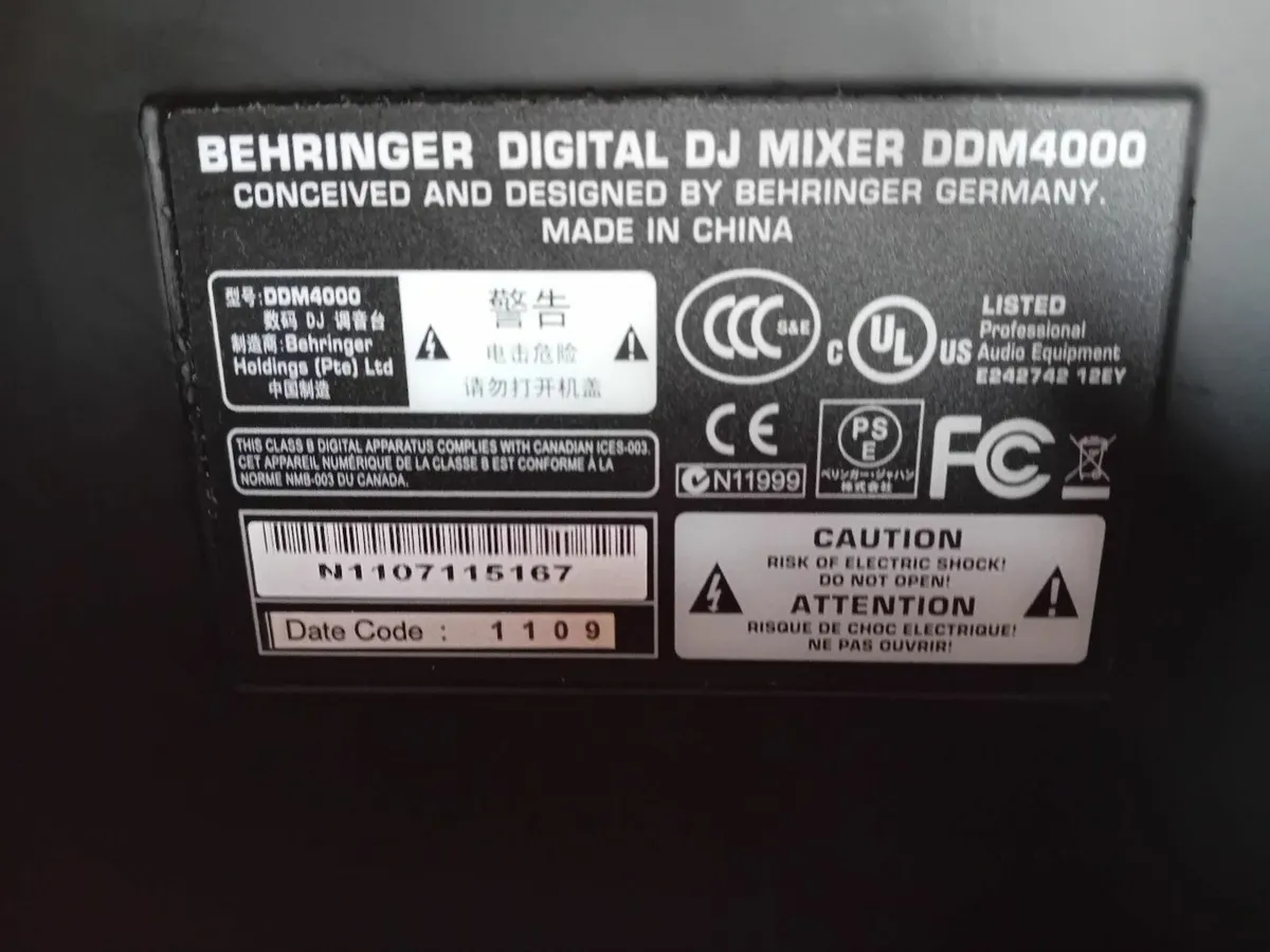 Pioneer CDJ 800 & Behringer Mixer - Image 4