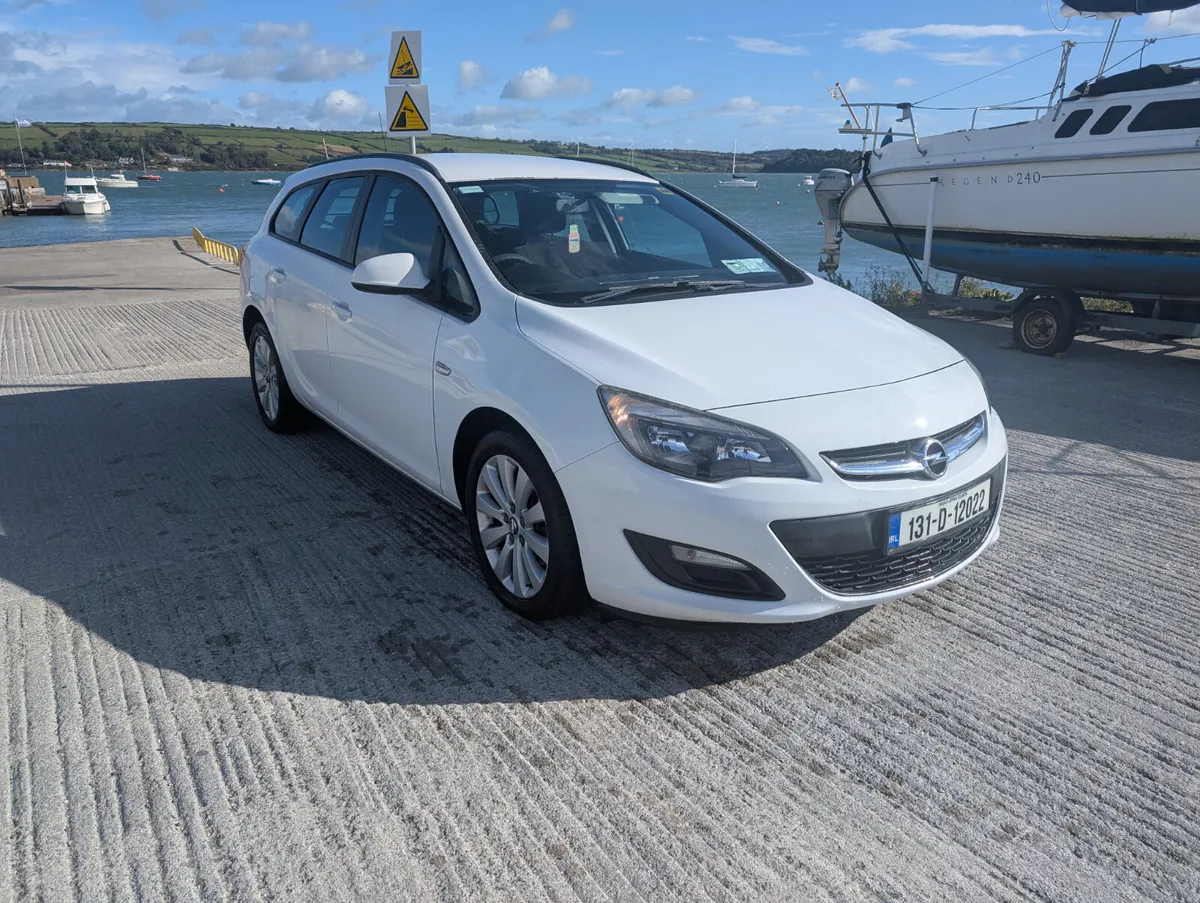 Opel Astra 1.7 Dsl, Estate,2013 - Image 1