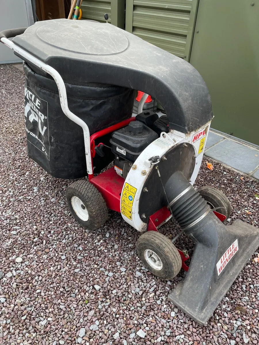 Leaf vacuum machine - Image 1