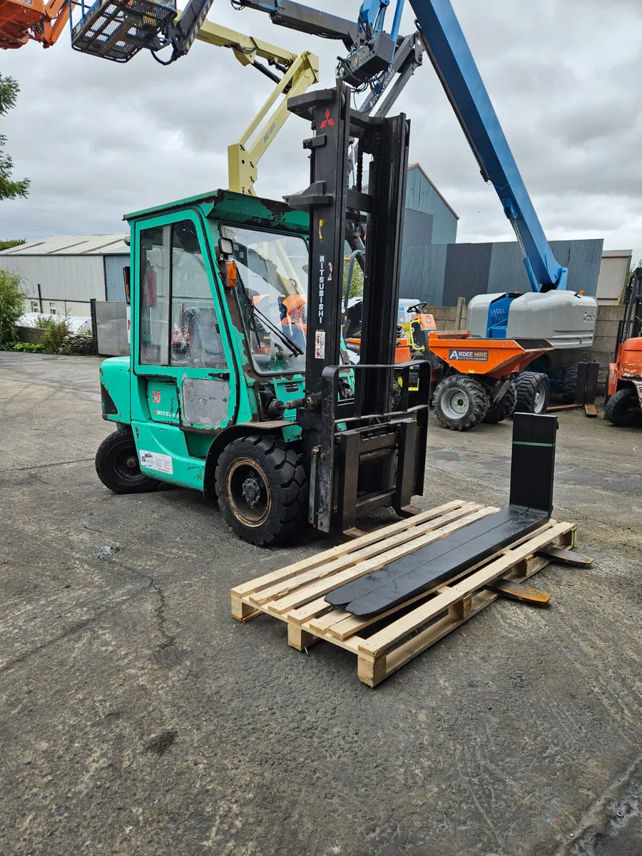 FORKLIFT  3 ton with Cab - Image 3