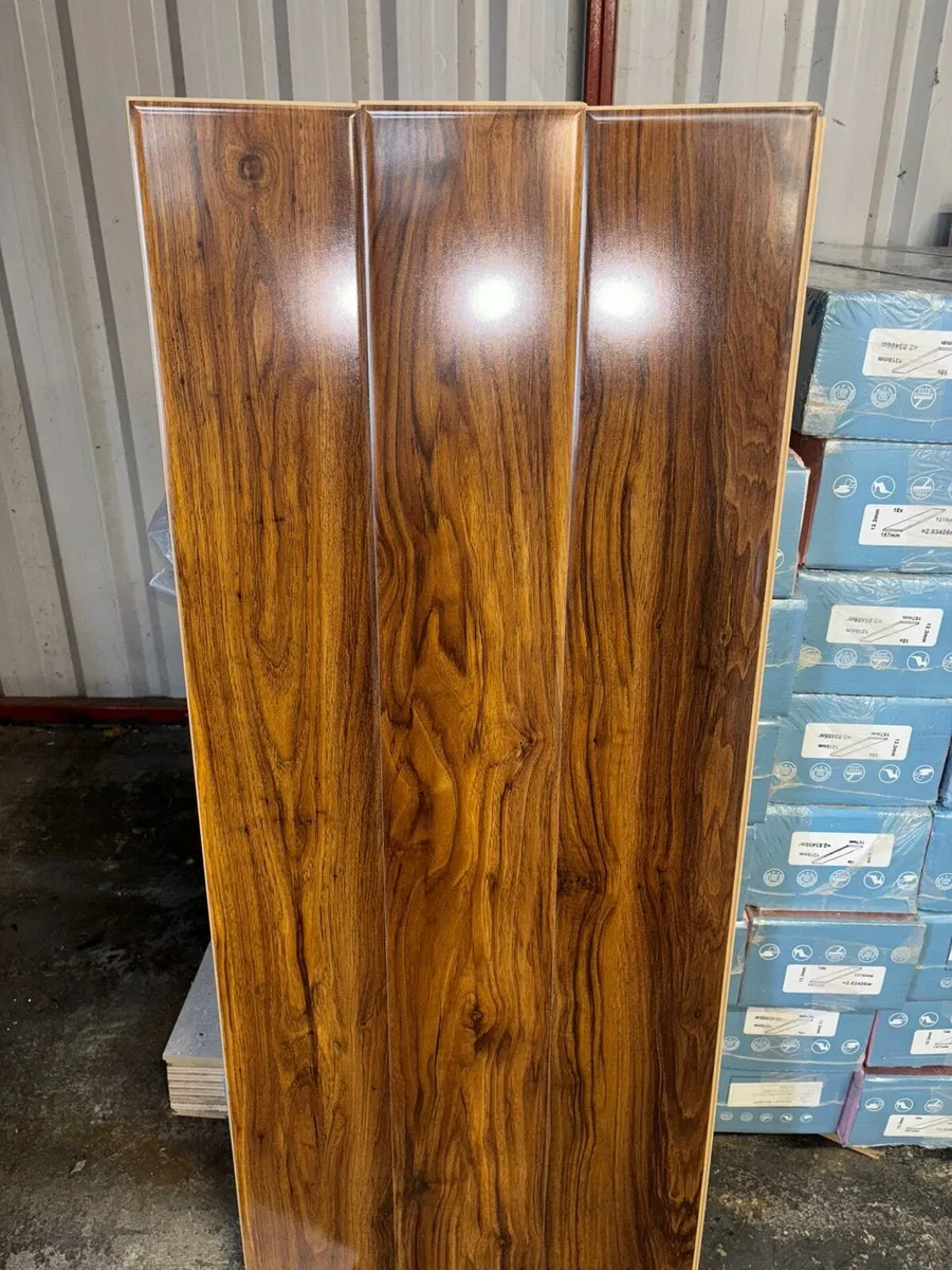 New laminated high gloss flooring - Image 1