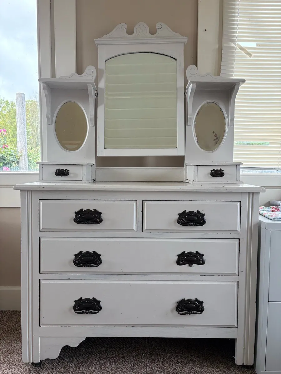 Antique-style vanity dresser - Image 2
