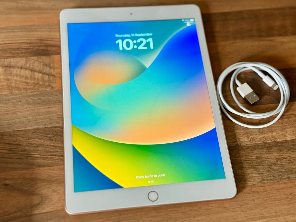 iPad 8th Gen - 32GB - Gold - Image 1