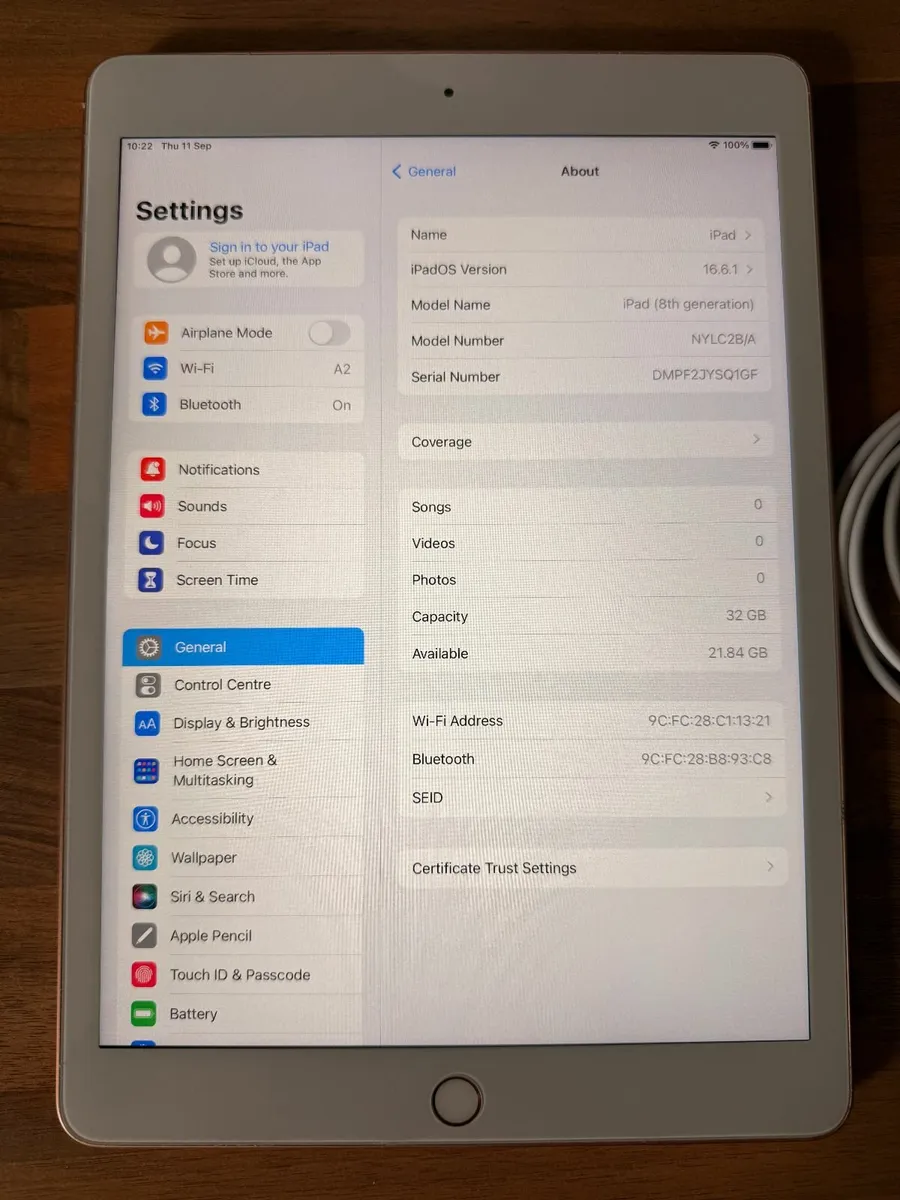 iPad 8th Gen - 32GB - Gold - Image 2