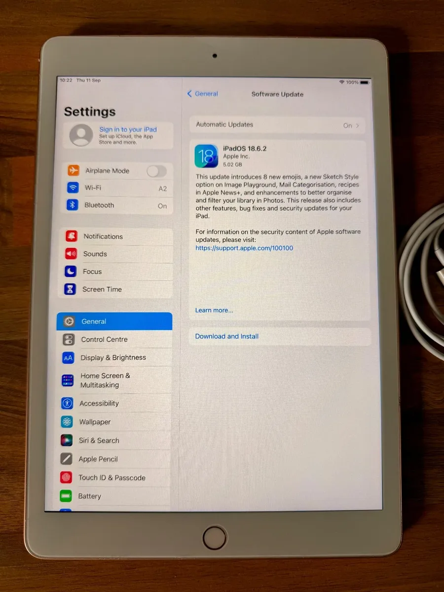 iPad 8th Gen - 32GB - Gold - Image 3