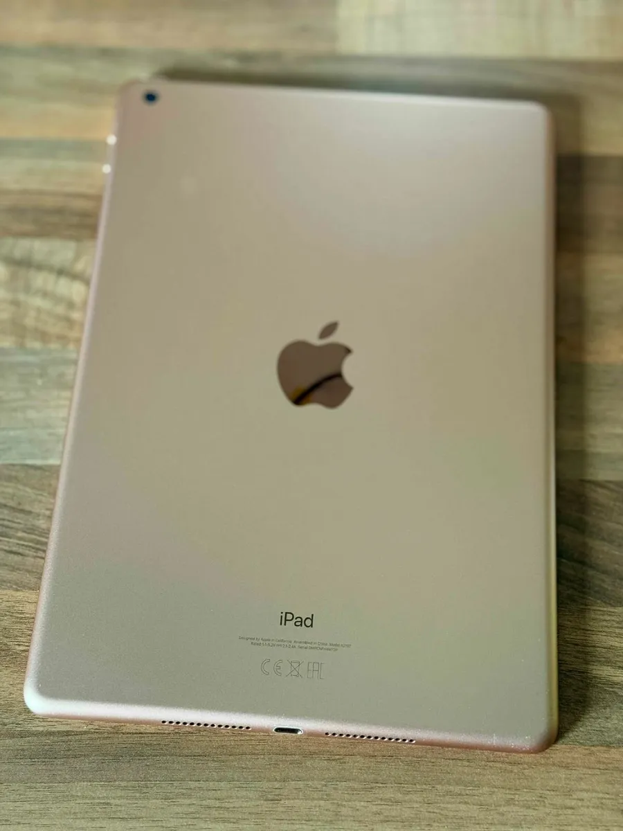iPad 8th Gen - 32GB - Gold - Image 4