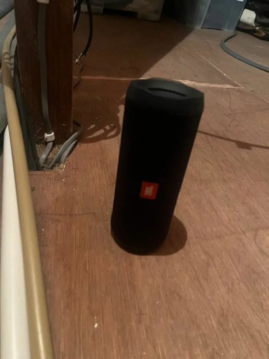 JBL Flip 4  Waterproof Portable Bluetooth Speaker - Image 1