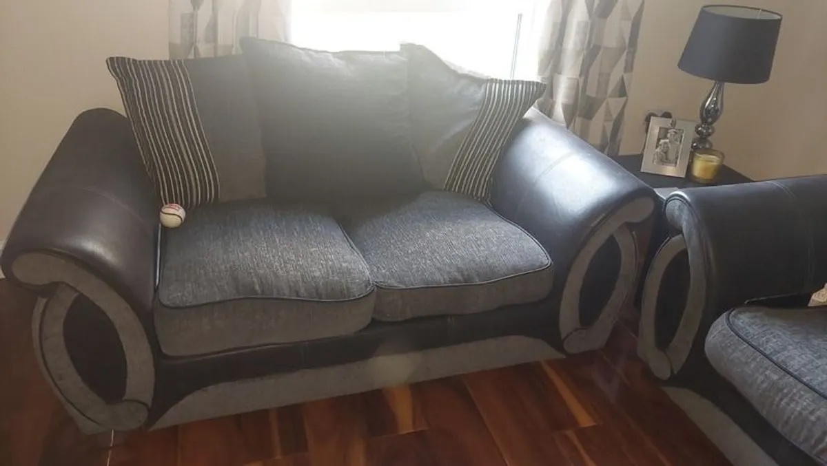 4 2 couch for sale - Image 2