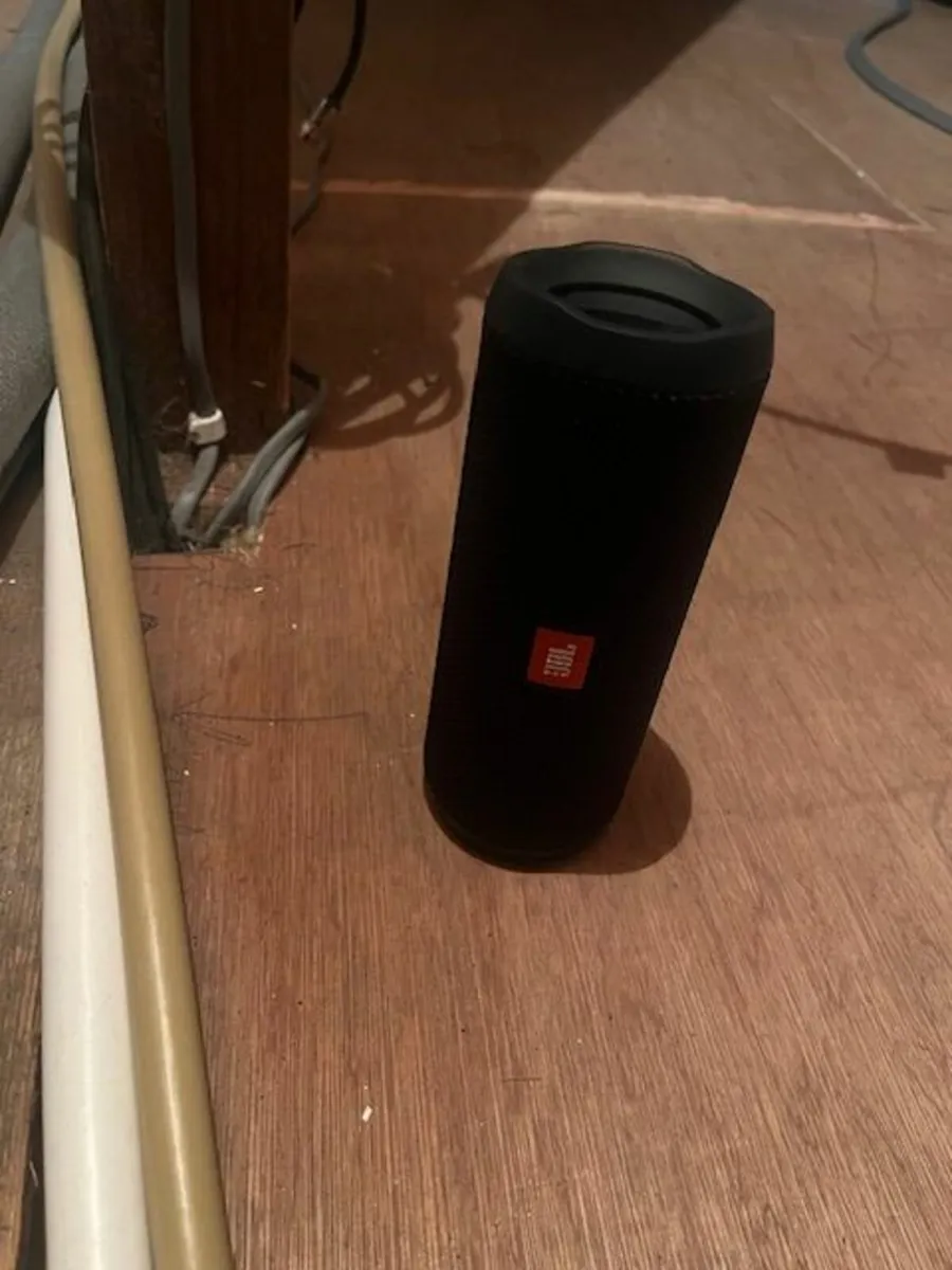 JBL Flip 4  Waterproof Portable Bluetooth Speaker - Image 2