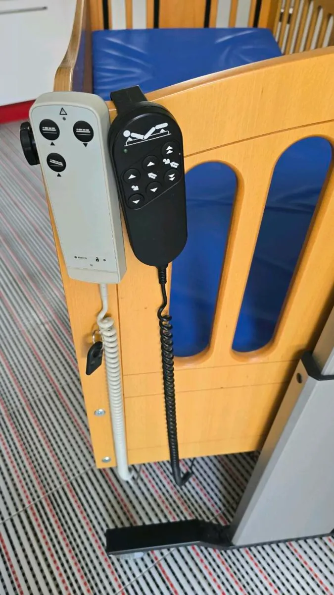 Fully adjustable electric bed - Image 3