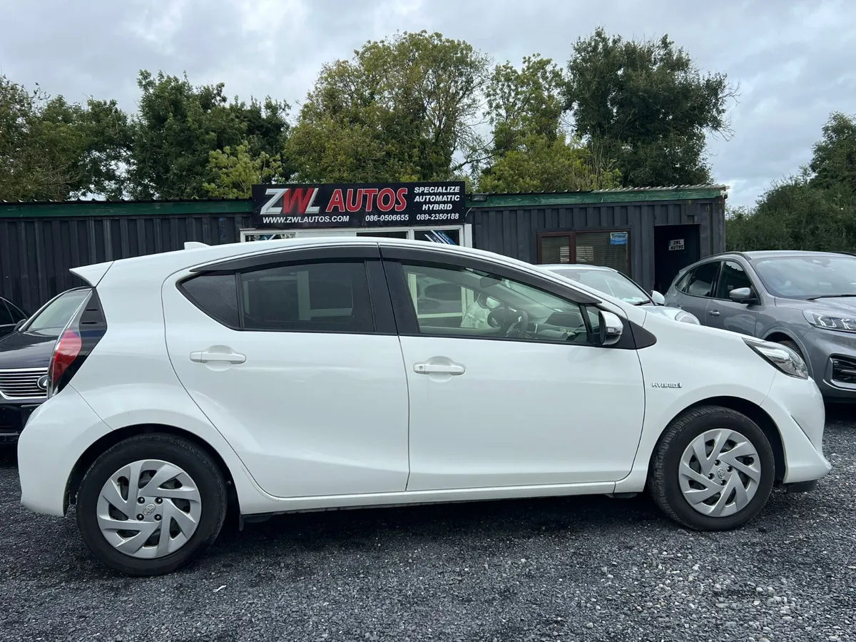 19 Toyota Aqua 1.5 Hybrid - Image 4