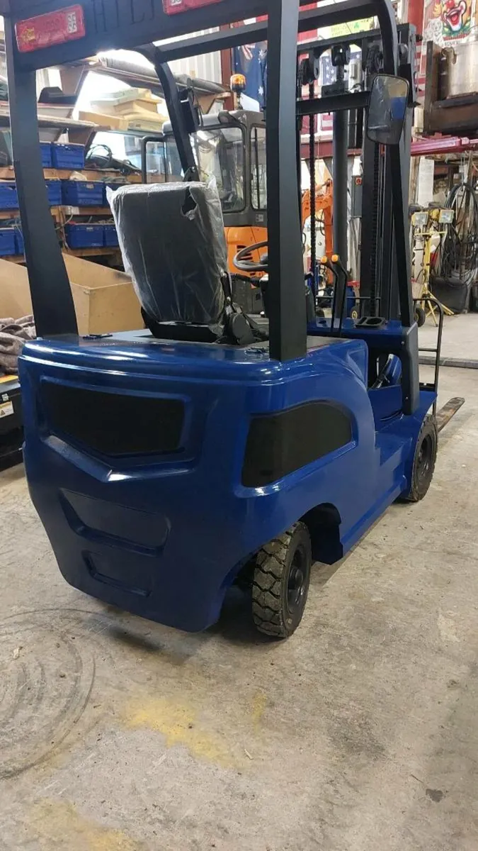Forklift - Image 3